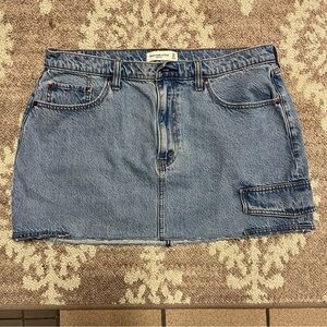 Abercrombie & Fitch Blue Denim Mini Skirt Size 14 cargo pocket